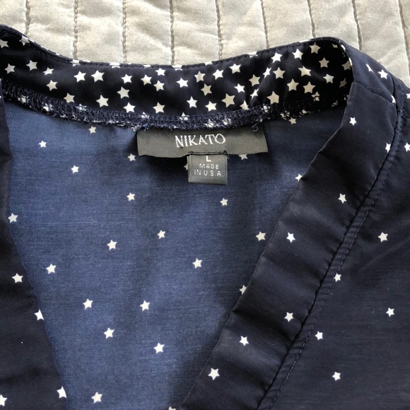 Cutest star print blouse! ✨ - Picture 3 of 4